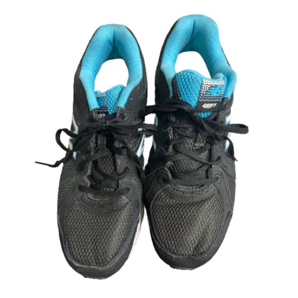 New Balance sneakers/running shoes wmns sz 9.5